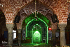 مسجد صاحب الامر، ایستاده در تاریخ