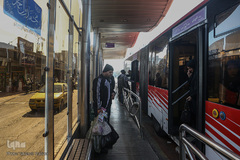 ‌او می‌گوید: بارها مسافرین وسایلم را بدون پرداخت پول برده‌اند و یا پول کم به من داده‌اند.