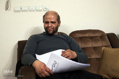 احمد به مطالعه علاقه‌مند است و هر روز مطالب روزنامه ایران سپید که مخصوص روشندلان است را می‌خواند. 