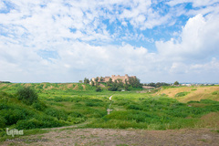 محوطه باستانی کاخ آپادانا و قلعه شاهی در شوش