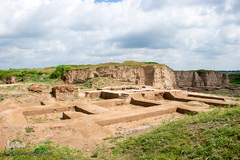 محوطه باستانی کاخ آپادانا و قلعه شاهی در شوش