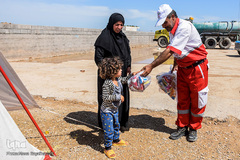ارمغان شادی برای کودکان سیل‌زده