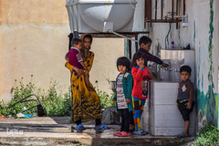 ارمغان شادی برای کودکان سیل‌زده