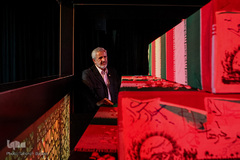 قدیری در حال زیارت شهدای معراج الشهدا