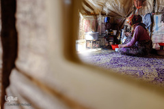 با ورود به کومه‌ها غالبا در گوشه‌ای سماور خودنمایی می‌کند. معمولاً مردان و زنان ایل بعد از ساعت‌ها کار طاقت‌فرسا هنگام بازگشت به چادر برای رفع خستگی یک استکان چای گرم و تازه دم می‌خورند.