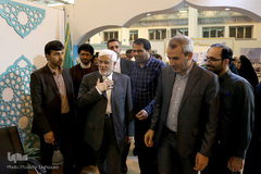 حضور محمدرضا عارف در غرفه ایکنا در یازدهمین روز از برگزاری بیست و هفتمین نمایشگاه بین المللی قرآن کریم