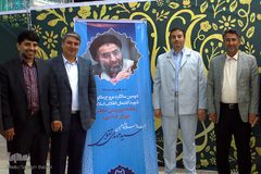 از راست، رحیم خاکی، سیدمحمدجواد شوشتری، شهید سیدمهدی تقوی(تصویر بنر)، حمید صابرفرزام و عیسی علیزاده مدیران ادوار مختلف ایکنا