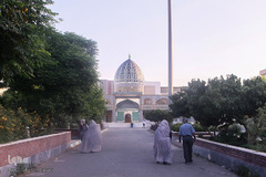 نماز عیدسعید فطر درجوار حرم حضرت امامزاده حسن(ع)