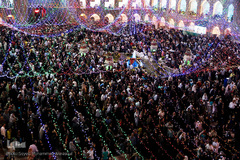 تعویض پرچم گنبد حرم امام رضا(ع)‎