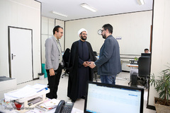 خبرنگاران مشغول کارند