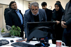 خبرنگاران مشغول کارند