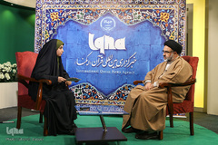 خبرنگاران مشغول کارند