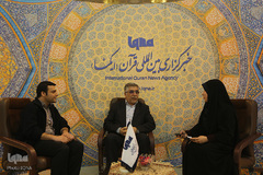 خبرنگاران مشغول کارند