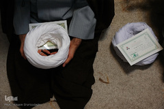 ⁨عمامه‌گذاری در بیوت مراجع هم‌زمان با روز عید غدیر⁩