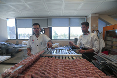 اطعام غدیری خیریه متوسلین به امام رضا(ع) بین ۴ هزار نیازمند تهرانی