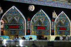 نصب پرچم های سیاه در آستان مقدس امام حسین(ع)