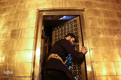 تعویض پرچم گنبد حرم رضوی در آغاز ماه محرم