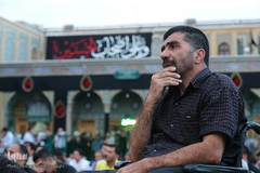 ⁨تعویض پرچم گنبد بارگاه حضرت معصومه(س)