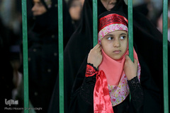 ⁨دسته‌ی عزاداری «مشق شمشیر» در قم⁩