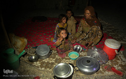 توزیع نذورات حسینی در میان گپرنشینان و اهالی فقیر روستاهای منطقه محروم جازموریان