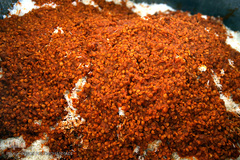 توزیع نذورات خیرین هم‌نمک در روستاها و مناطق فقیرنشین حاشیه شهر زهکلوت جازموریان