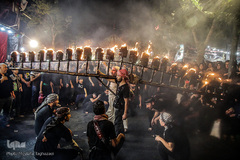 آیین مشعل گردانی در دولت آباد