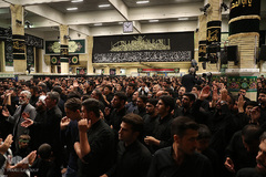 مراسم عزاداری شب عاشورای حسینی در حسینیه امام‌خمینی(ره)
