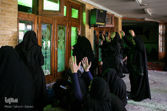 آیین سنتی نخل گردانی و عزاداری ظهر عاشورا در تکیه بزرگ تجریش