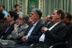 از راست اسحاق جهانگیری، معاون اول رئیس جمهور، سیدعباس صالحی، وزیر فرهنگ و ارشاد اسلامی و غلامعلی حدادعادل در اختتامیه پنجمین دوره جایزه جهانی اربعین