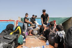 زائران و موکب‌داران در پایانه مرزی چذابه