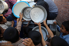 توزیع 5000هزار غذای نذری هم نمک در اربعین منطقه محروم جازموریان