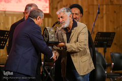 تقدیر از رضا کیانیان، بازیگر در مراسم اختتامیه آیین ملی «چله عشق»