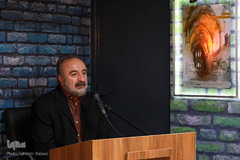 محمد رجبی، نویسنده و پژوهشگر حوزهٔ فلسفه هنر در آیین افتتاحیه مدرسه علوم انسانی روزگار نو