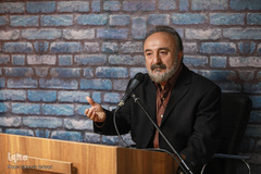 محمد رجبی، نویسنده و پژوهشگر حوزهٔ فلسفه هنر در آیین افتتاحیه مدرسه علوم انسانی روزگار نو