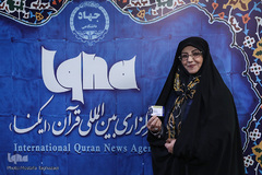 اهدای کارت خبرنگار افتخاری ایکنا به  اشرف بروجردی، رئیس سازمان اسناد و کتابخانه ملی ایران