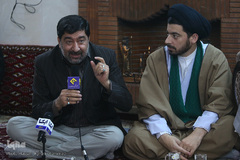 حضور جمعی از جامعه قرآنی در منزل حجت‌الاسلام والمسلمین محمدرضا شهید‌ی‌پور، پیشکسوت قرآنی