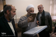 حضور جمعی از جامعه قرآنی در منزل حجت‌الاسلام والمسلمین محمدرضا شهید‌ی‌پور، پیشکسوت قرآنی