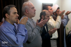 حضور جمعی از جامعه قرآنی در منزل شهریار پرهیزکار، حافظ بین‌المللی و پیشکسوت قرآنی