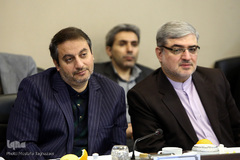 از راست مهدی قره‌شیخلو، رئیس مرکز امور قرآنی اوقاف و سیدمحمدجواد شوشتری، رئیس سازمان قرآنی دانشگاهیان در جلسه کمیسیون توسعه فعالیتهای تبلیغ و ترویج قرآن کریم