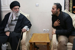 حضور رهبر معظم انقلاب در منزل سردار شهید سپهبد سلیمانی