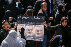 راهپيمايي سوگواران سردار دل‌ها در شيراز