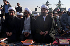 محفل انس با قرآن کاروان قرآنی انقلاب بر عرشه ناو شکن سهند نیروی دریایی ارتش