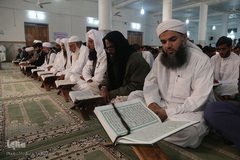 محفل انس با قرآن کاروان قرآنی انقلاب در مسجد جامع اهل سنت جاسک