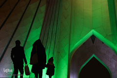 نور افشانی میدان آزادی به مناسبت سالروز پیروزی انقلاب اسلامی