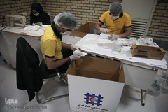 بازدید خبرنگاران از خط تولید لوازم بهداشتی هلال احمر ایران