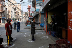 رعایت فاصله ایمنی در کشورهای مختلف