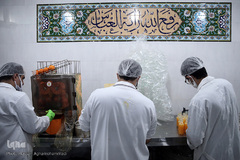 جهاد آبمیوه گیری موکب «المهدی» هیأت رزمندگان اسلام شمیرانات برای یاری کادر درمانی و شفای عاجل بیماران کرونایی