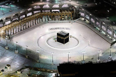 اقامه نماز در کنار کعبه با حفظ فاصله اجتماعی