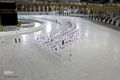 اقامه نماز در کنار کعبه با حفظ فاصله اجتماعی