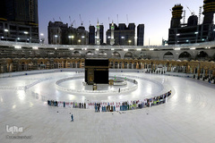 اقامه نماز در کنار کعبه با حفظ فاصله اجتماعی